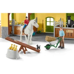 Écurie avec chevaux et accessoires - Schleich