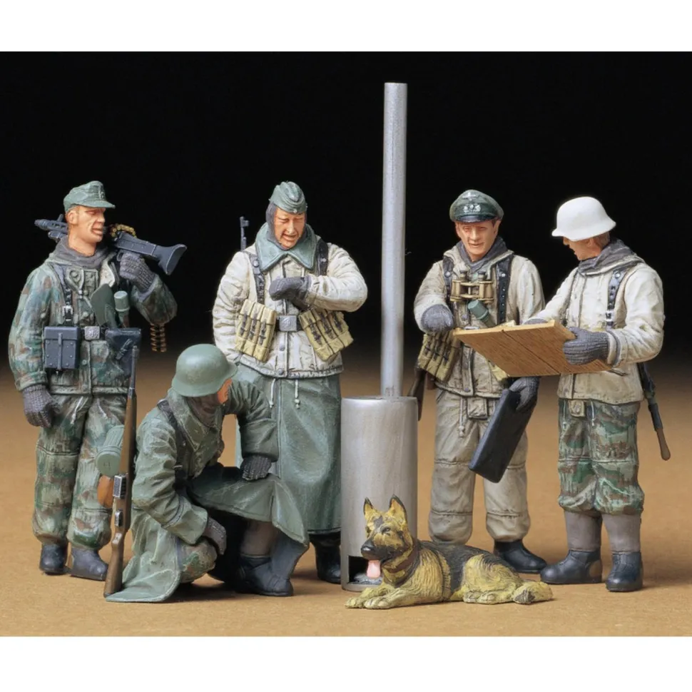 Figurines 2ème Guerre Mondiale : Soldats Allemands Au Rapport - Tamiya