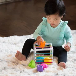 INNY BIN Cube avec formes sensorielles - Fat Brain Toys