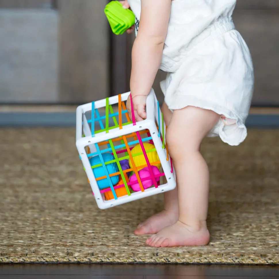 INNY BIN Cube avec formes sensorielles - Fat Brain Toys