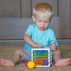 INNY BIN Cube avec formes sensorielles - Fat Brain Toys
