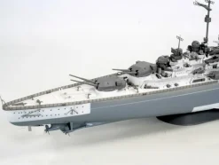 Maquette bateau : Battleship Tirpitz - Revell