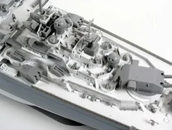 Maquette bateau : Battleship Tirpitz - Revell