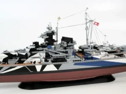 Maquette bateau : Battleship Tirpitz - Revell