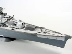 Maquette bateau : Battleship Tirpitz - Revell