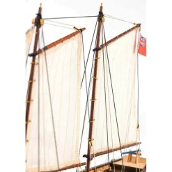 Maquette bateau en bois : Canot du Capitaine HMS Endeavour - Artesania