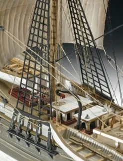 Maquette bateau : H.M.S. Beagle - Revell