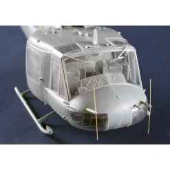 Maquette Hélicoptère : UH-1B Huey in 1:35 - Trumpeter
