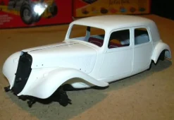Maquette voiture : Citroën 15 CV - Heller