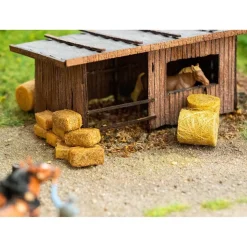 Modélisme HO : Accessoires de décor : 14 meules de foin rondes et 18 carrées - Faller