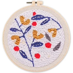 Punch Needle : Houx sur fond bleu - avec cadre - Figured'Art