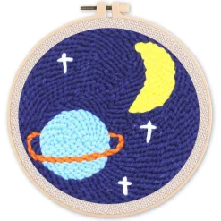 Punch Needle : Lune Etoilée et Saturne - avec cadre - Figured'Art