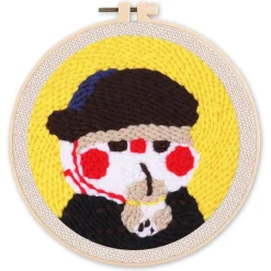 Punch Needle : Petit garçon en train de boire - avec cadre - Figured'Art