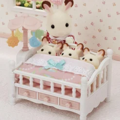 Sylvanian Families 5534 : Le lit de bébé et mobile - Sylvanian Families